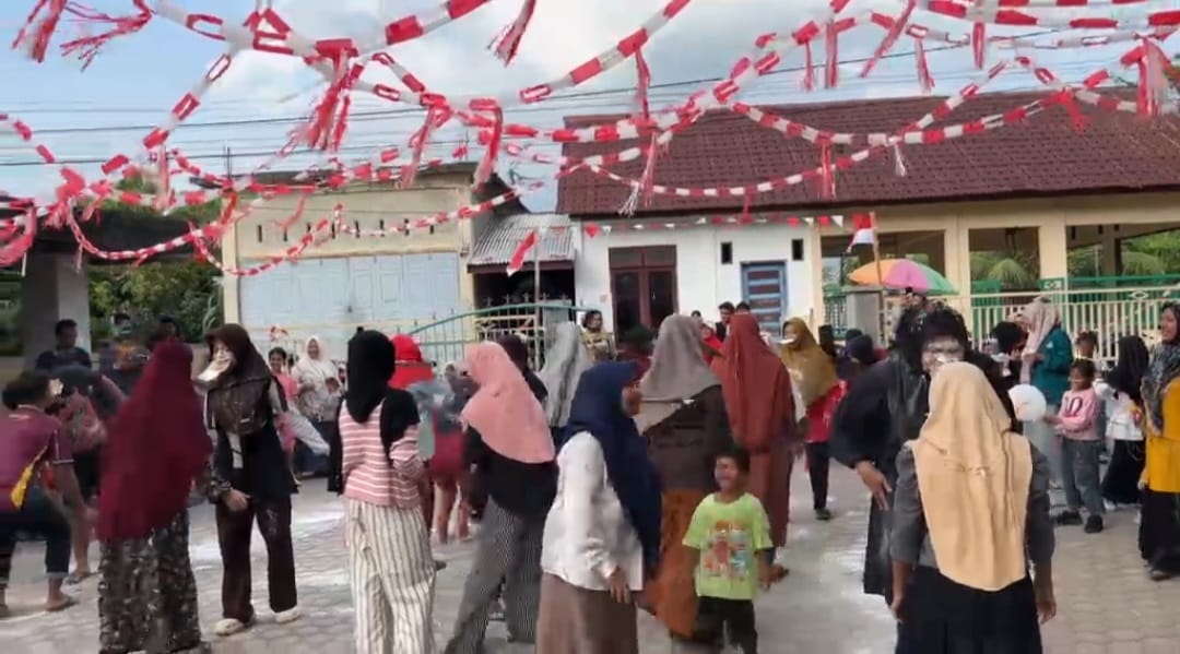 Kolaborasi Warga dan Mahasiswa KPM Sukseskan 17 Agustus di Gampong Ude
