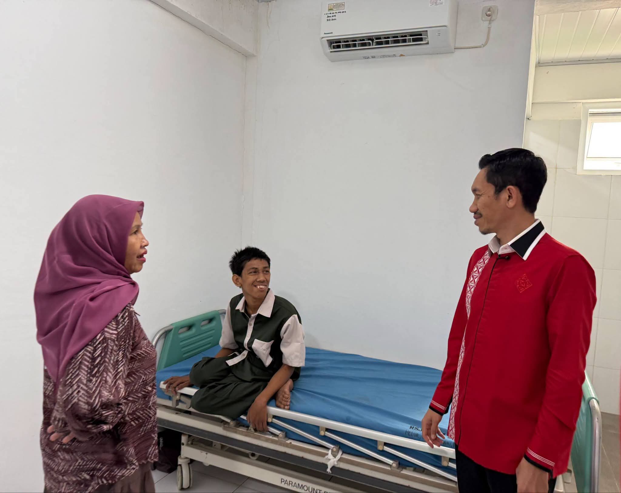 Tarmizi Dampingi Akbar Jalani Perawatan di RSJ Banda Aceh